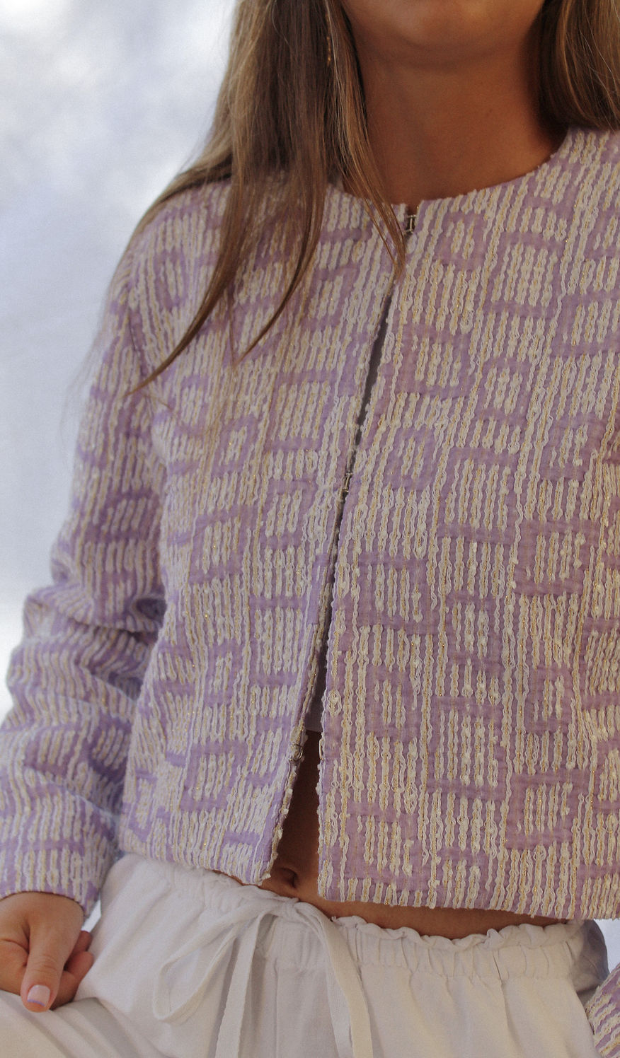 Chaqueta recta lila con tejido texturizado y manga larga recta