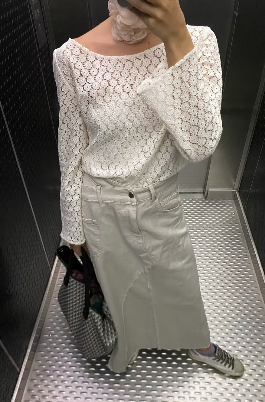 Top recto crudo de guipur con escote barco y manga larga recta