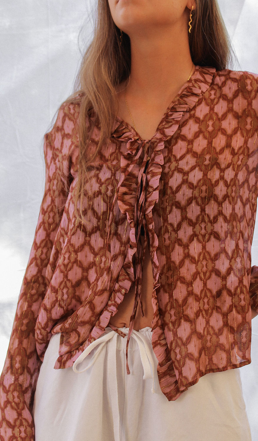 Blusa estampada de volantes y manga recta larga