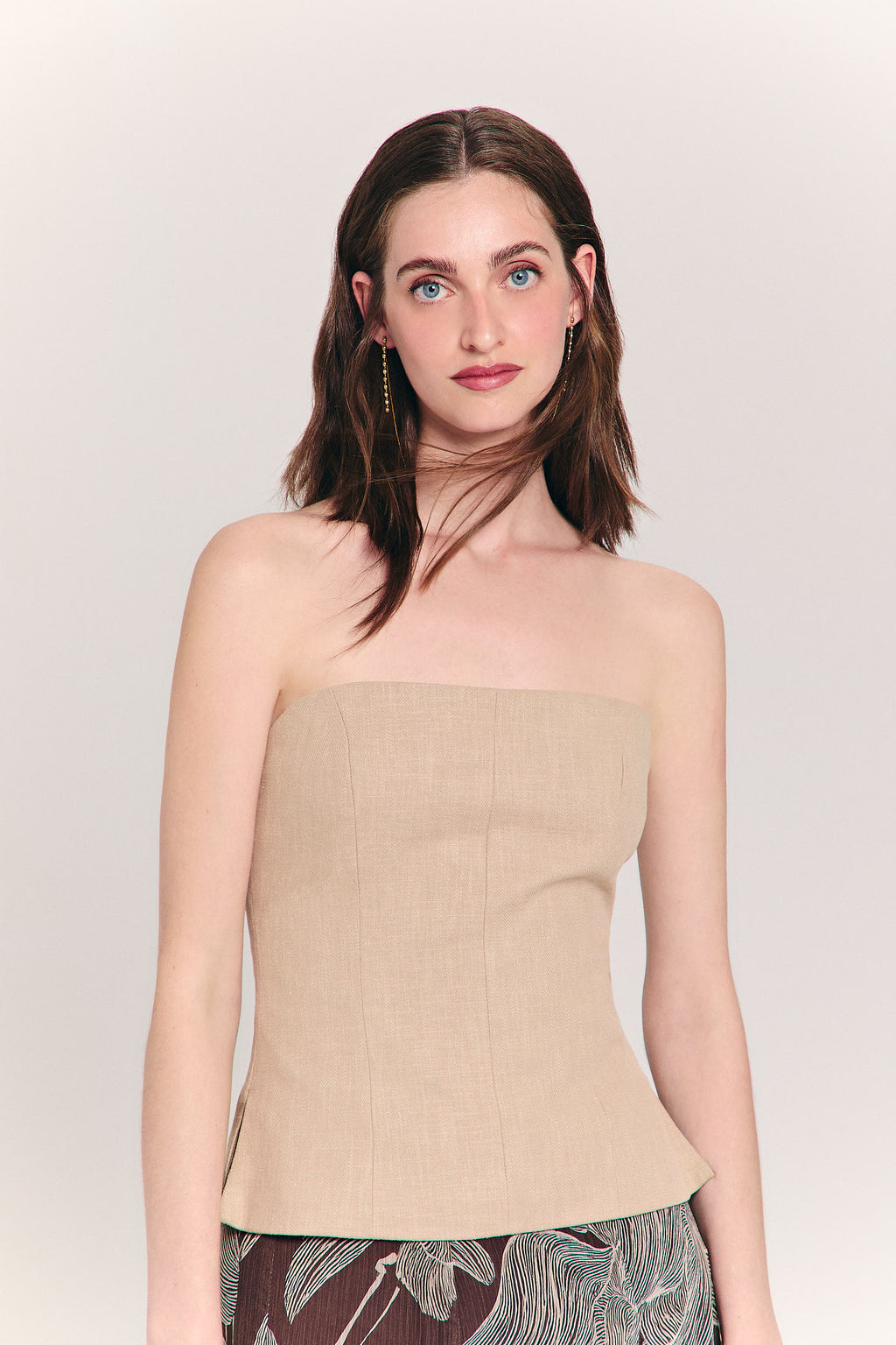 Top beige palabra de honor de ramio 