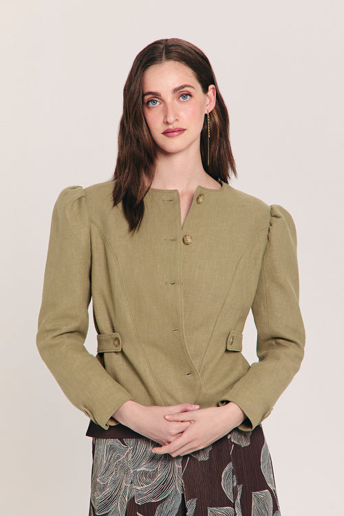 Chaqueta de ramio verde entallada con manga abullonada