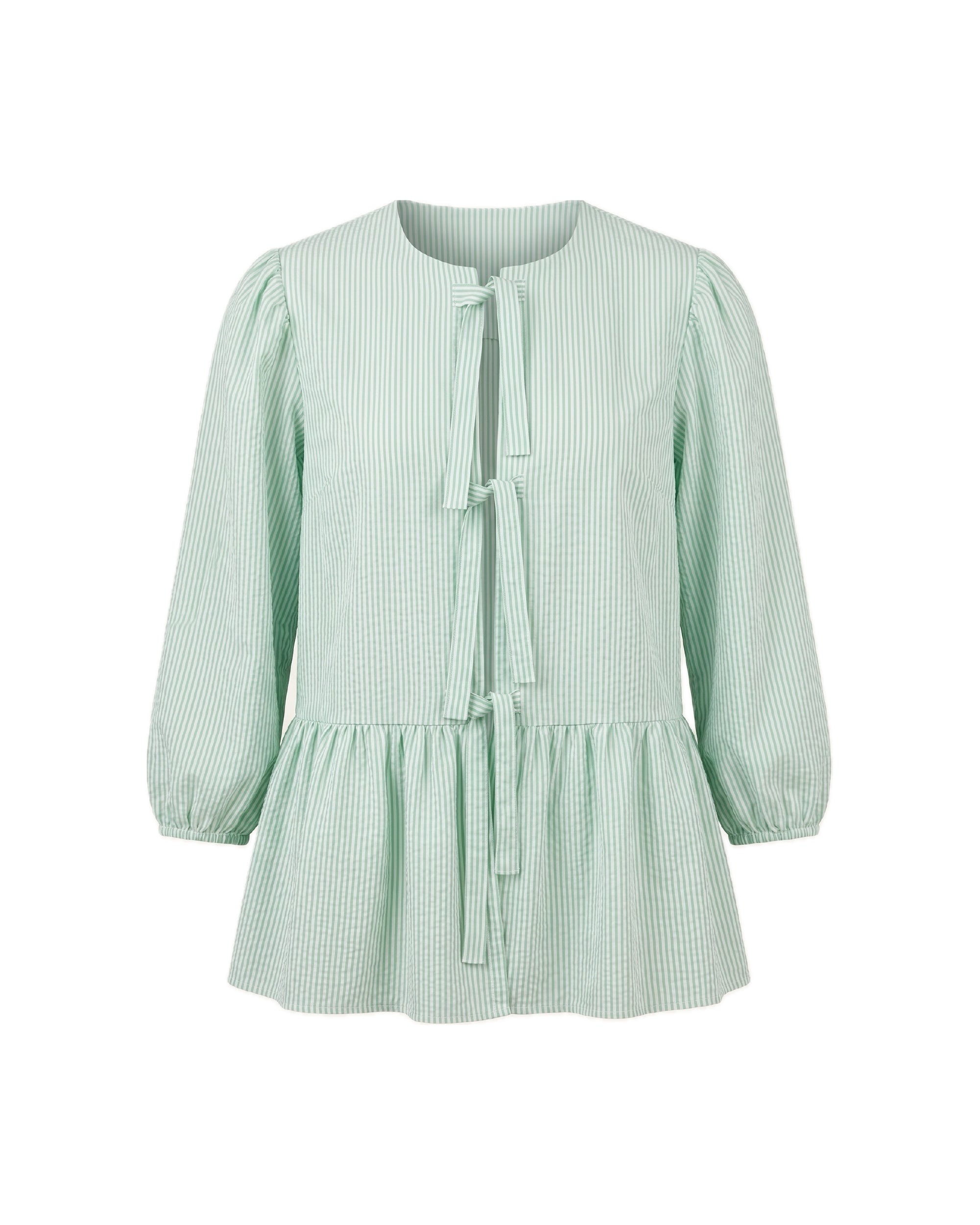Blusa verde de rayas con peplum, mangas abullonadas y lazadas.