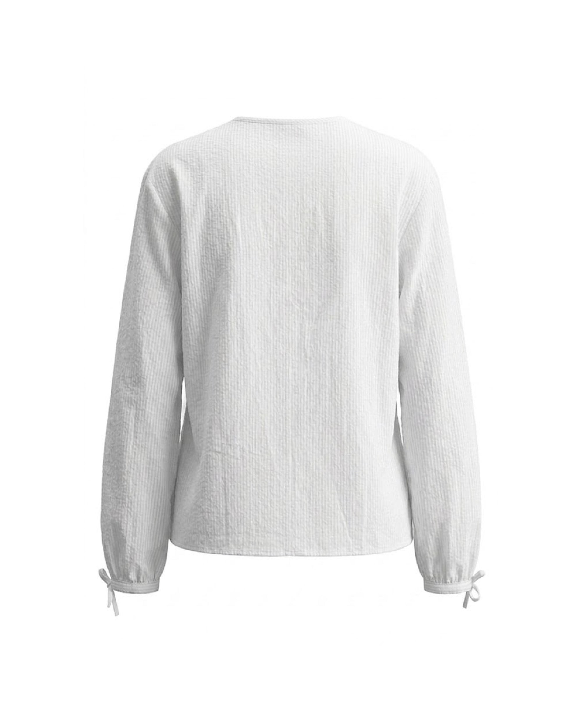 Blusa blanca texturizada con lazadas y mangas abullonadas